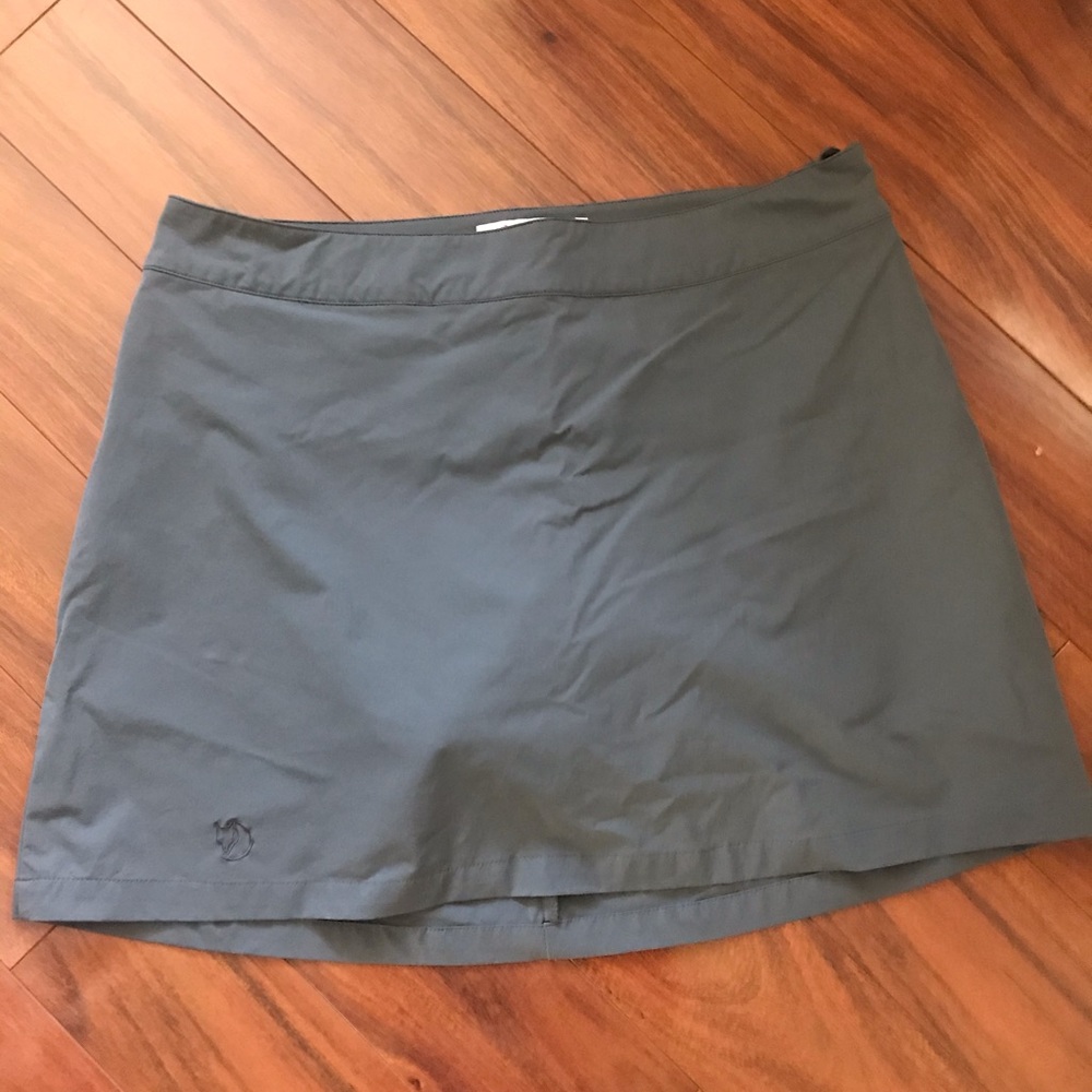 FJALLRAVEN skort.  Dark Grey Size XL.  Excellent Condition